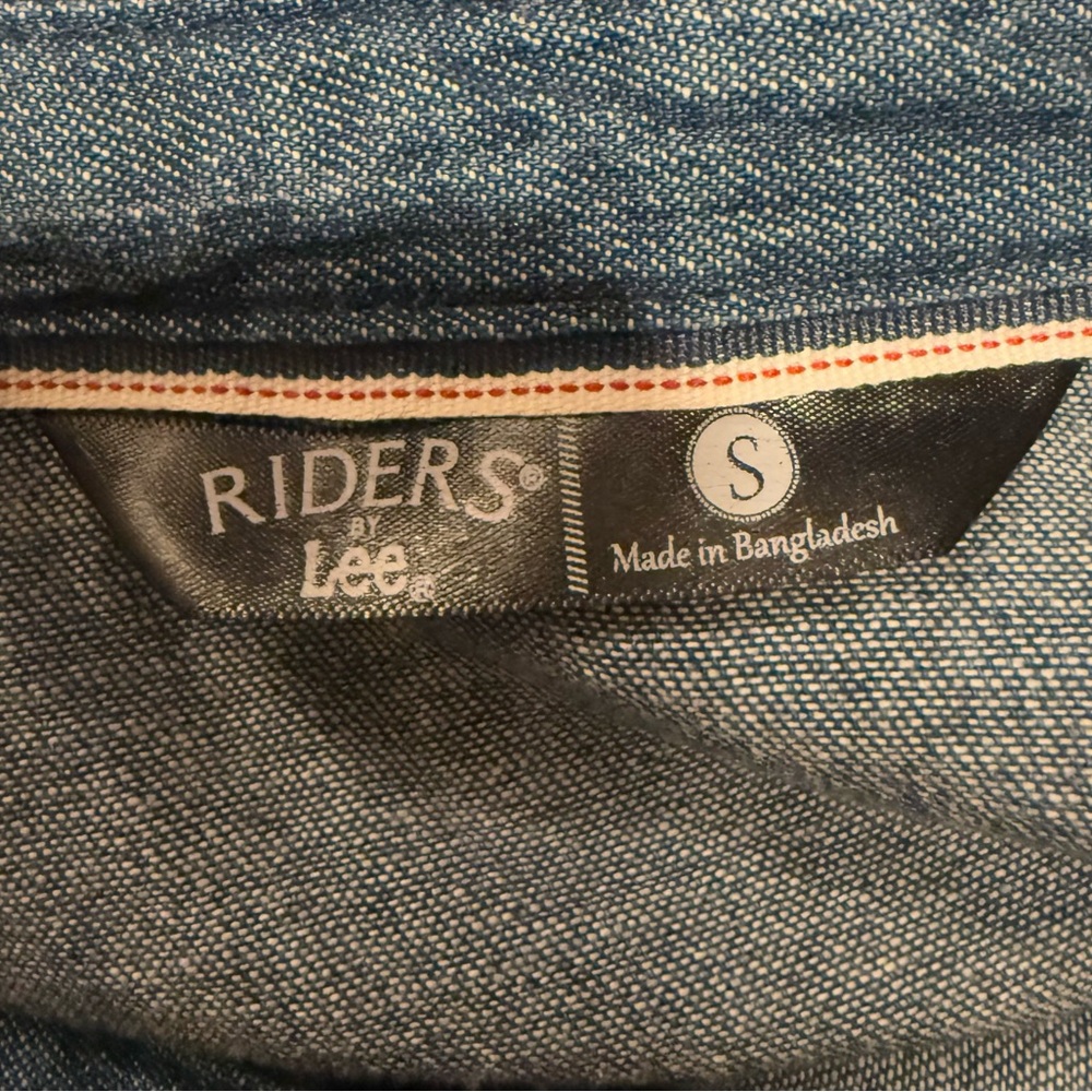 Riders by Lee Vintage Y2K Women’s Button-Down Denim Shirt - Picture 3 of 6